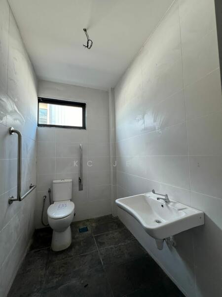 Warehouse for Rent in Kuching (Sarawak) - KC Jee - Bathroom - PropertyGuru.com.my