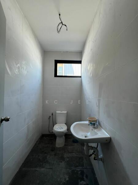 Warehouse for Rent in Kuching (Sarawak) - KC Jee - Bathroom - PropertyGuru.com.my