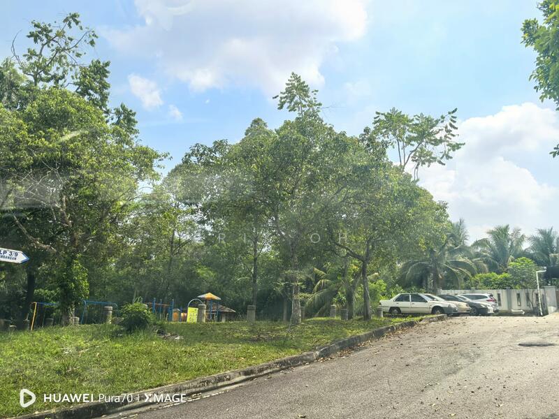 2-storey Terraced House for Sale in Seri Kembangan (Selangor) - ERIK OH - Exterior - PropertyGuru.com.my