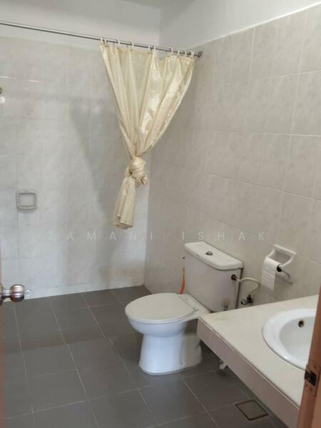 2-storey Terraced House for Sale in Sungai Buloh (Selangor) - Zamani Ishak - Bathroom - PropertyGuru.com.my
