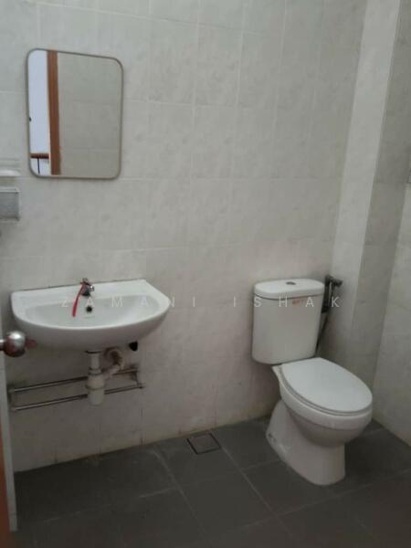 2-storey Terraced House for Sale in Sungai Buloh (Selangor) - Zamani Ishak - Bathroom - PropertyGuru.com.my