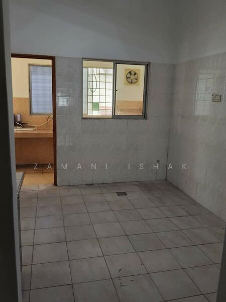 2-storey Terraced House for Sale in Sungai Buloh (Selangor) - Zamani Ishak - Kitchen - PropertyGuru.com.my