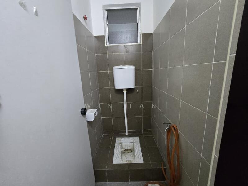 Factory for Rent in Ulu Tiram (Johor) - Win Tan - Bathroom - PropertyGuru.com.my