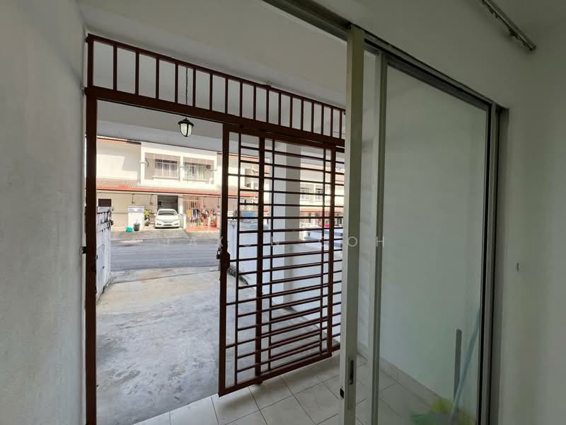 Townhouse for Rent in Batu 9 (Cheras) - Jaxon Goh - Entrance - PropertyGuru.com.my