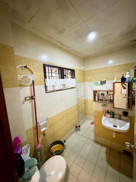 3-storey Terraced House for Sale in Seksyen 5 (Shah Alam) - Shazwan CH - Bathroom - PropertyGuru.com.my