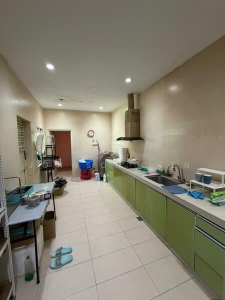Cluster House for Sale in Taman Kempas Indah (Tebrau) - Johnson Chen - Kitchen - PropertyGuru.com.my