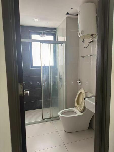 Condominium for Sale at Amberside @ Country Garden Danga Bay - Gyden Heng - Bathroom - PropertyGuru.com.my