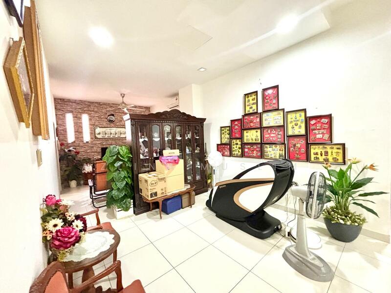2-storey Terraced House for Sale in Johor Bahru (Johor) - Azlina Muslim - Living Room - PropertyGuru.com.my