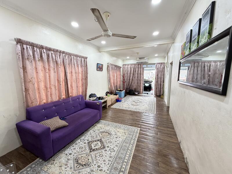 Taman Tangkak Jaya untuk Untuk Dijual - RM 279,000, Feb 2026 - Living Room - PropertyGuru.com.my