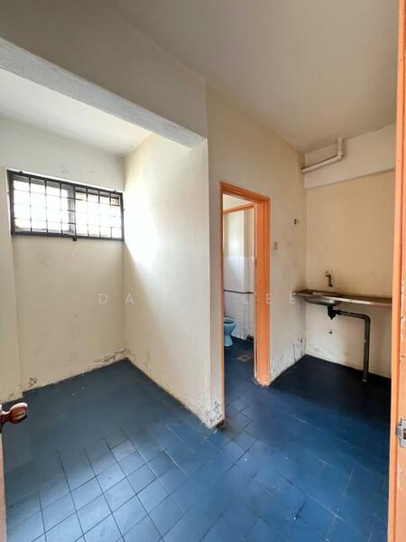 Semi-D Factory for Rent in Balakong (Selangor) - David Lee - Bathroom - PropertyGuru.com.my