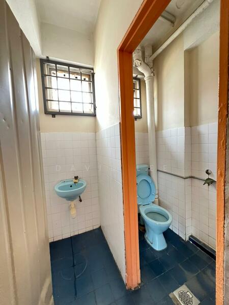 Semi-D Factory for Rent in Balakong (Selangor) - David Lee - Bathroom - PropertyGuru.com.my