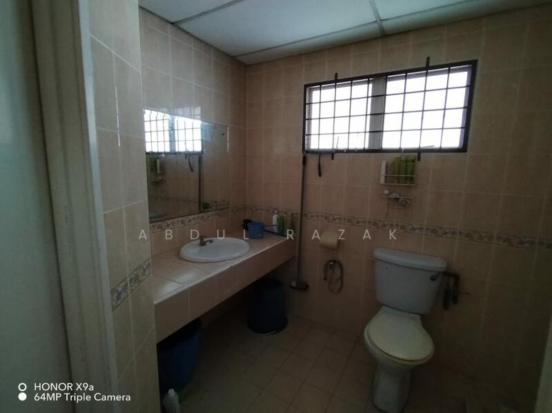 Taman Megah 2 untuk Untuk Dijual - RM 825,000, Mac 2026 - Bathroom - PropertyGuru.com.my