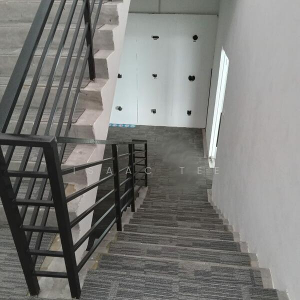 Retail Office for Rent in D'alpinia (Puchong) - Isaac Tee - Corridor - PropertyGuru.com.my