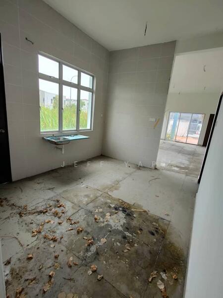 Cluster House for Sale in Nusantara Prima (Gelang Patah) - Jeff Yap - Kitchen - PropertyGuru.com.my
