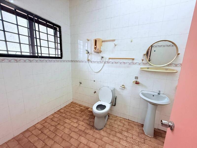 2-storey Terraced House for Sale in Taman Maju Jaya (Johor Bahru) - Lesley Tan - Bathroom - PropertyGuru.com.my