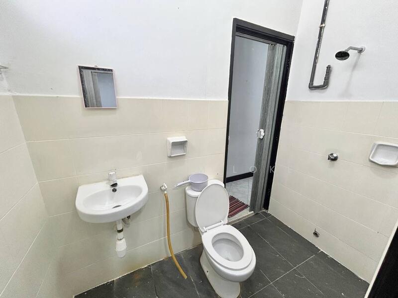 2-storey Terraced House for Rent at Taman Sri Pulai Perdana - William Loke - Bathroom - PropertyGuru.com.my