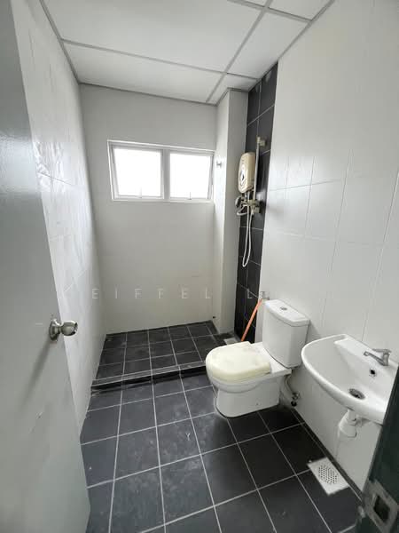 Taman Aman Permai untuk Untuk Disewa - RM 2,300 /bulan, Mac 2026 - Bathroom - PropertyGuru.com.my