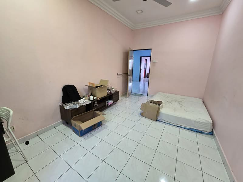 Rumah Teres 2 Tingkat untuk Dijual di Shah Alam (Selangor) - Kumar Raman - 1st Floor - Bedroom 2 - PropertyGuru.com.my