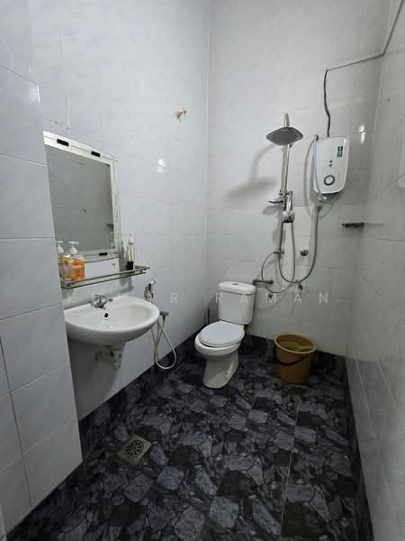 Rumah Teres 2 Tingkat untuk Dijual di Shah Alam (Selangor) - Kumar Raman - 1st Floor - Bathroom 2 - PropertyGuru.com.my