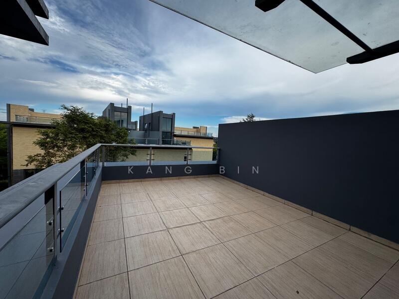 Cluster House for Sale in Forest City (Gelang Patah) - Kang Bin - Balcony - PropertyGuru.com.my