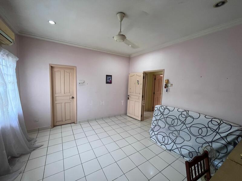 Townhouse for Sale in SS 23, Taman Sea (Petaling Jaya) - JH Tee - Living Room - PropertyGuru.com.my
