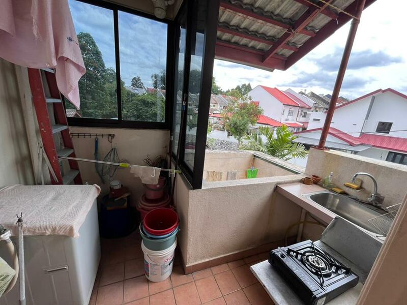Townhouse for Sale in SS 23, Taman Sea (Petaling Jaya) - JH Tee - Balcony - PropertyGuru.com.my