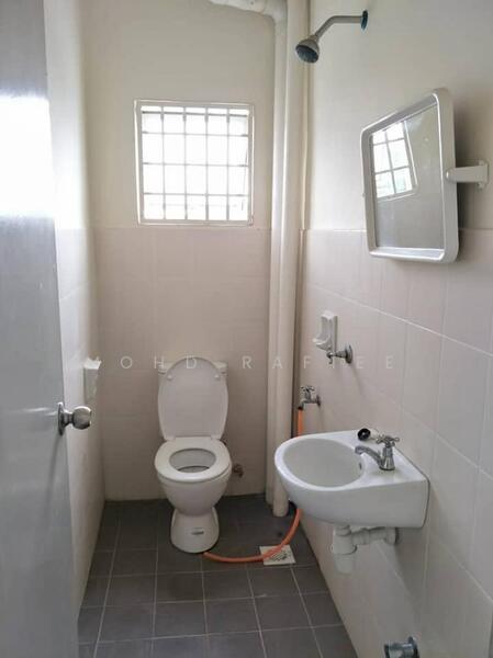 Condominium for Sale at Desa Pelangi Condominium - Mohd Rafiee - Bathroom - PropertyGuru.com.my