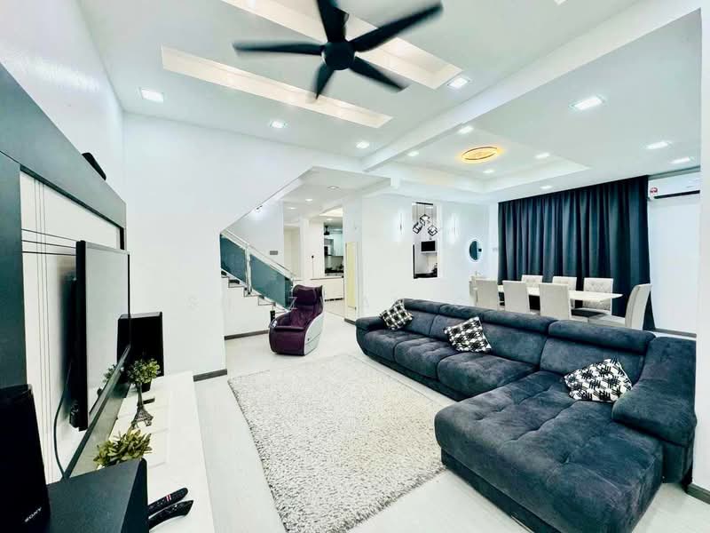 Corner Lot 2 Storey Terrace Jalan Platinum Seksyen 7 Shah Alam untuk Untuk Dijual - RM 1,350,000, Mac 2026 - Living Room - PropertyGuru.com.my