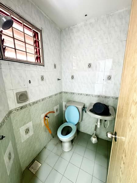 Corner Lot 2 Storey Terrace Jalan Platinum Seksyen 7 Shah Alam untuk Untuk Dijual - RM 1,350,000, Mac 2026 - Bathroom - PropertyGuru.com.my