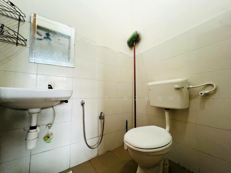 1-storey Terraced House for Sale in Klang (Selangor) - Ashraf Azwan - Bathroom - PropertyGuru.com.my