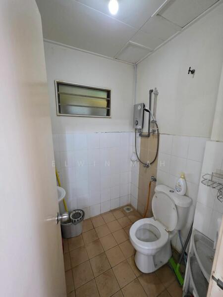 2-storey Terraced House for Sale in Saujana Rawang (Rawang) - Elwin Mah - Bathroom - PropertyGuru.com.my