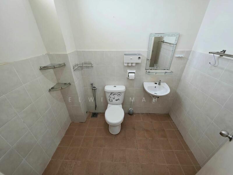 2-storey Terraced House for Sale in Saujana Rawang (Rawang) - Elwin Mah - Bathroom - PropertyGuru.com.my