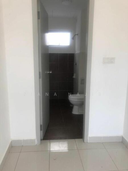 Bathroom danau perintis puncak alam