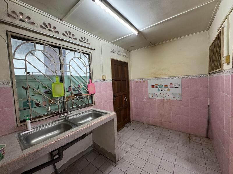 100% Loan Rumah Teres 2 Tingkat Taman Desa Serdang Seri Kembangan untuk Untuk Dijual - RM 420,000, Mac 2026 - Kitchen - PropertyGuru.com.my
