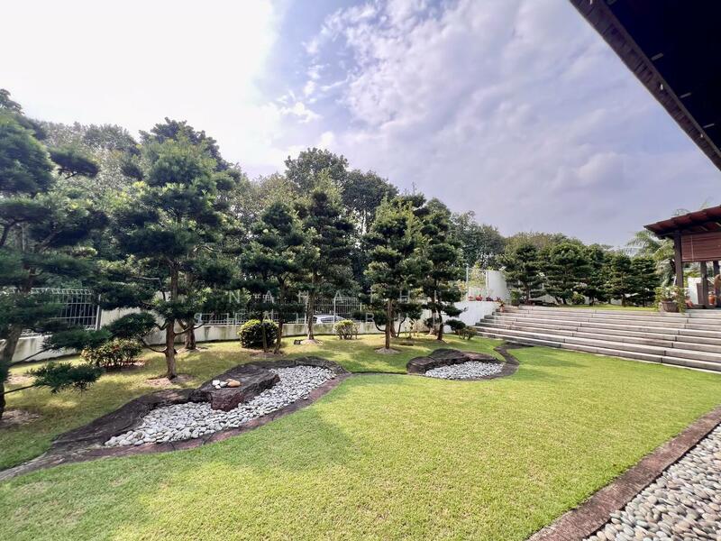 Bungalow for Sale in Bukit Jelutong (Shah Alam) - Nahathir Shahabudin - Garden - PropertyGuru.com.my