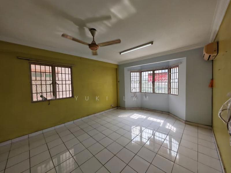 Pangsapuri untuk Dijual di Aman Tiga - David Low - Living Room - PropertyGuru.com.my