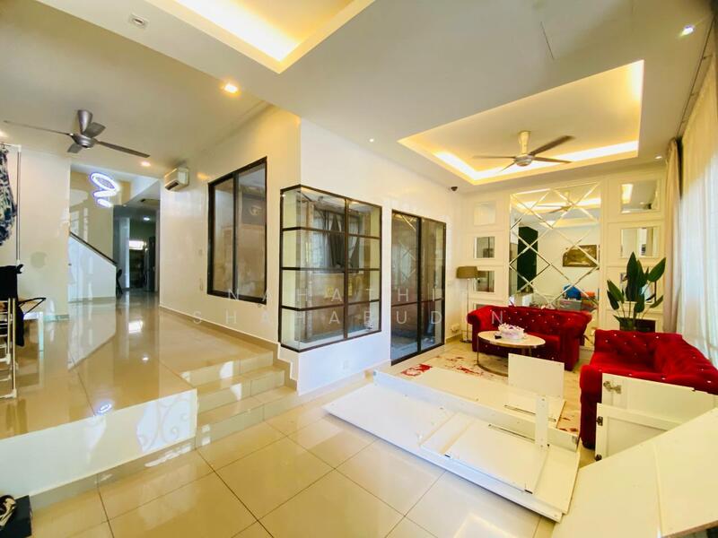 2-storey Terraced House for Sale in Bukit Jelutong (Shah Alam) - Nahathir Shahabudin - Living Room - PropertyGuru.com.my