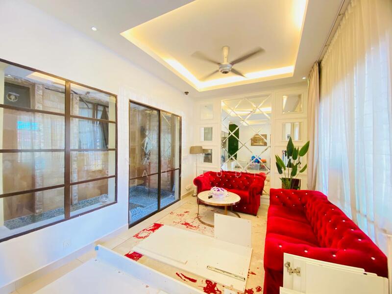 2-storey Terraced House for Sale in Bukit Jelutong (Shah Alam) - Nahathir Shahabudin - Living Room - PropertyGuru.com.my