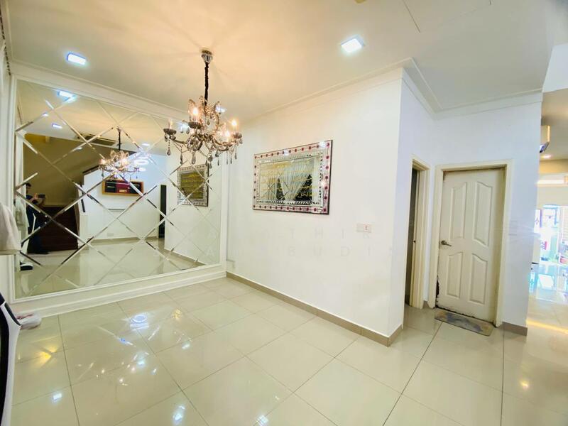 2-storey Terraced House for Sale in Bukit Jelutong (Shah Alam) - Nahathir Shahabudin - Living Room - PropertyGuru.com.my