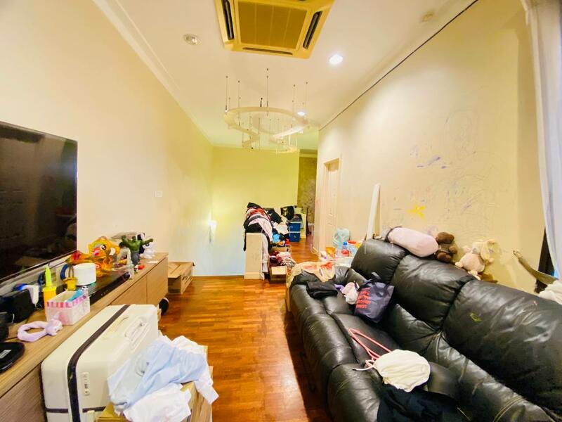 2-storey Terraced House for Sale in Bukit Jelutong (Shah Alam) - Nahathir Shahabudin - Living Room - PropertyGuru.com.my