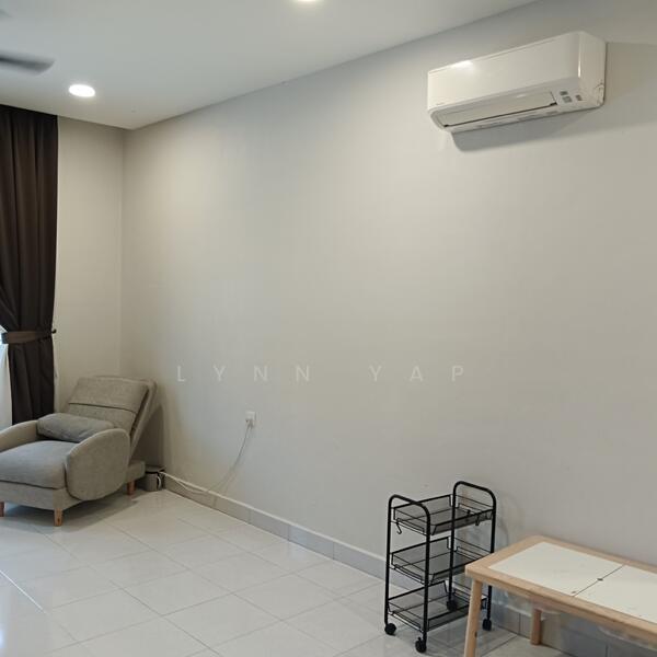 Maple 2 @ Bandar Hillpark untuk Untuk Disewa - RM 2,000 /bulan, Mac 2026 - Living Room - PropertyGuru.com.my