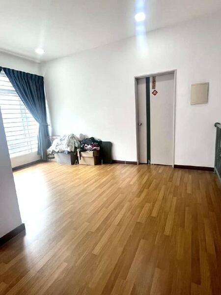 Cluster House for Sale in Taman Kempas Indah (Tebrau) - Karl Lim - Living Room - PropertyGuru.com.my