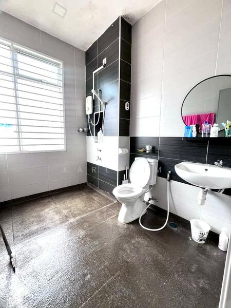 Cluster House for Sale in Taman Kempas Indah (Tebrau) - Karl Lim - Bathroom - PropertyGuru.com.my