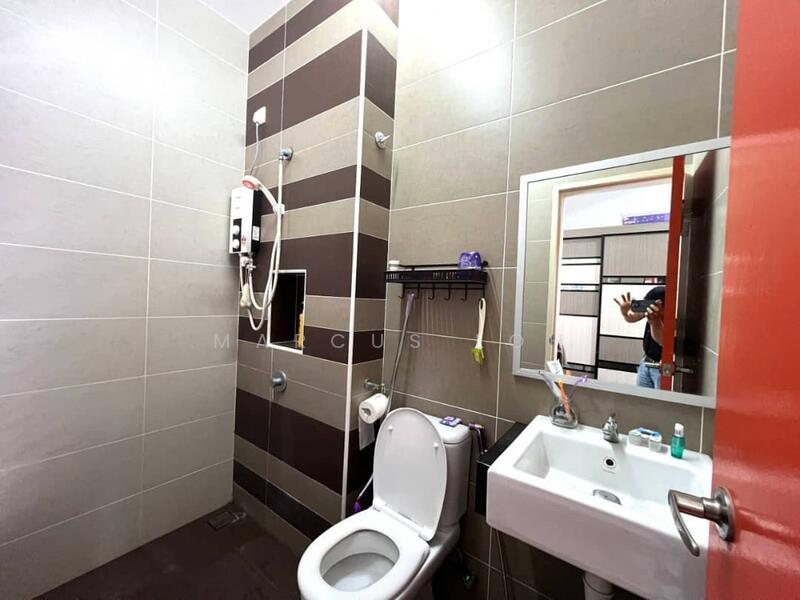 Rumah Teres 2 Tingkat untuk Dijual di Taman Desa Tebrau (Tebrau) - Marcus Loh - Bathroom - PropertyGuru.com.my