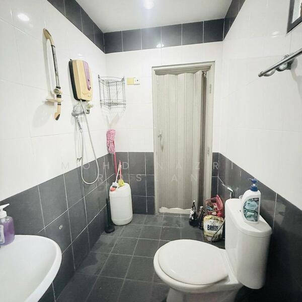 Taman Medan untuk Untuk Dijual - RM 539,000, Feb 2026 - Bathroom - PropertyGuru.com.my