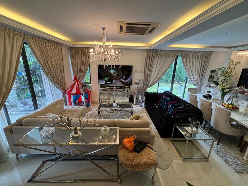 2-storey Terraced House for Sale in Diamond City (Semenyih) - Aziani Ahmad - Living Room - PropertyGuru.com.my