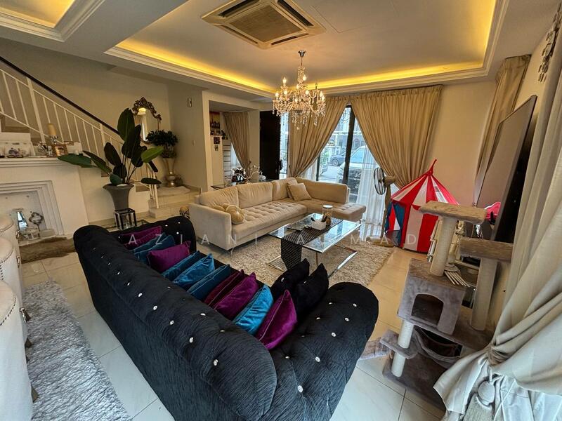 2-storey Terraced House for Sale in Diamond City (Semenyih) - Aziani Ahmad - Living Room - PropertyGuru.com.my