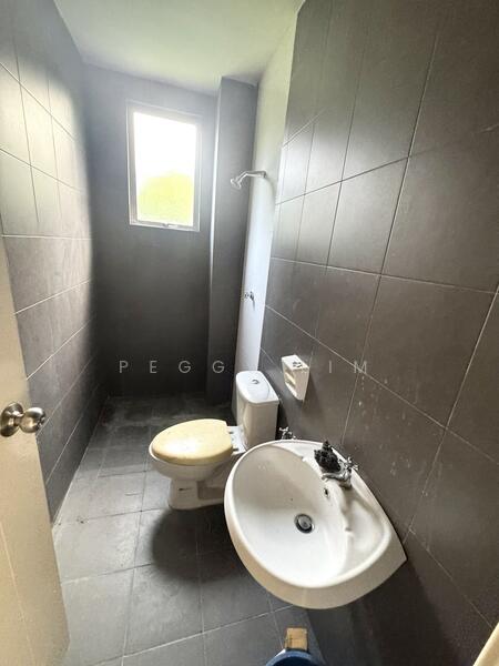 Semi-Detached House for Sale in Semenyih (Selangor) - Peggy Lim - Bathroom - PropertyGuru.com.my