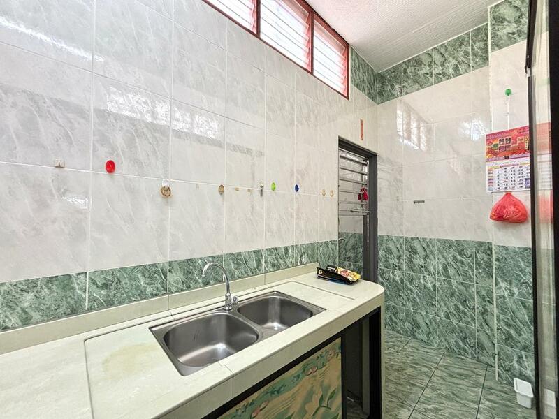 1-storey Terraced House for Sale in Taman Mutiara (Bekok) - WK Dee - Kitchen - PropertyGuru.com.my