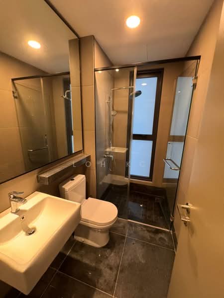 Service Residence for Sale at Bloomsvale Menara Vista Petaling - Loh KC - Bathroom - PropertyGuru.com.my